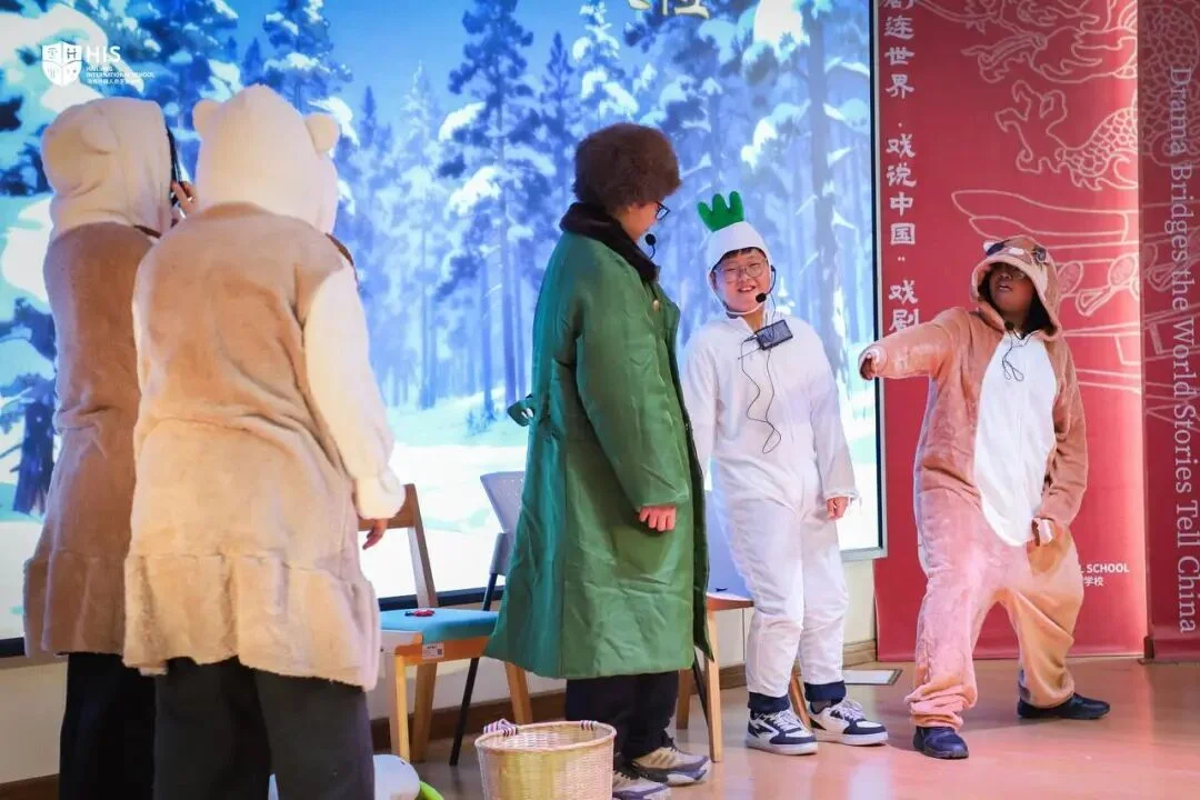 Students performing Xingan Ridge Romance